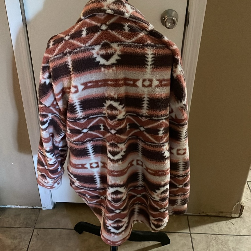 Trendy Geometric Patterned Jacket - Picture 2 of 2